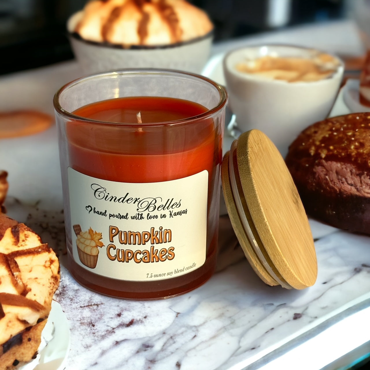 8 oz candle - Pumpkin Cupcakes